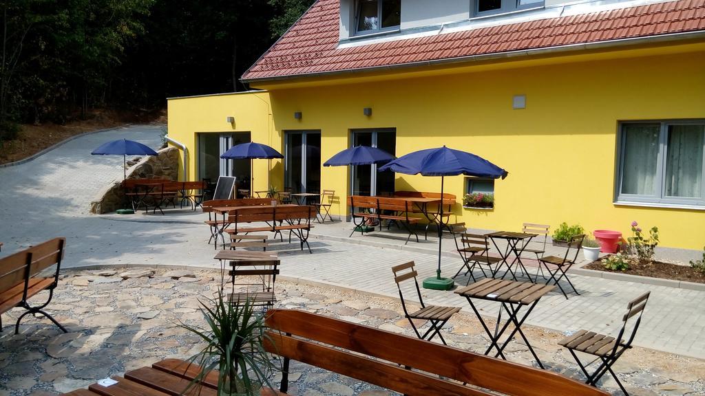 Mezi Stromy Hotel Horakov Buitenkant foto