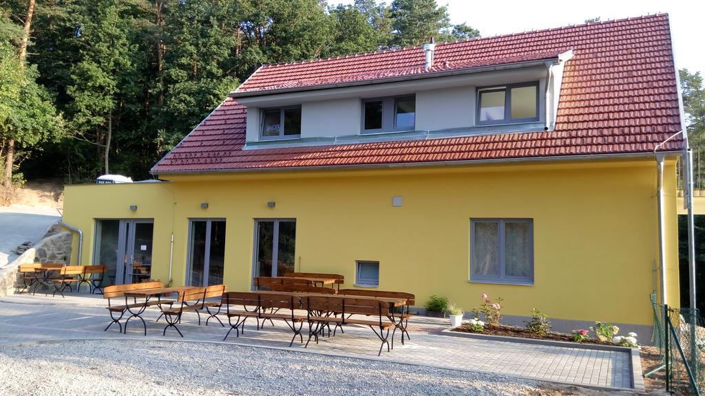 Mezi Stromy Hotel Horakov Buitenkant foto